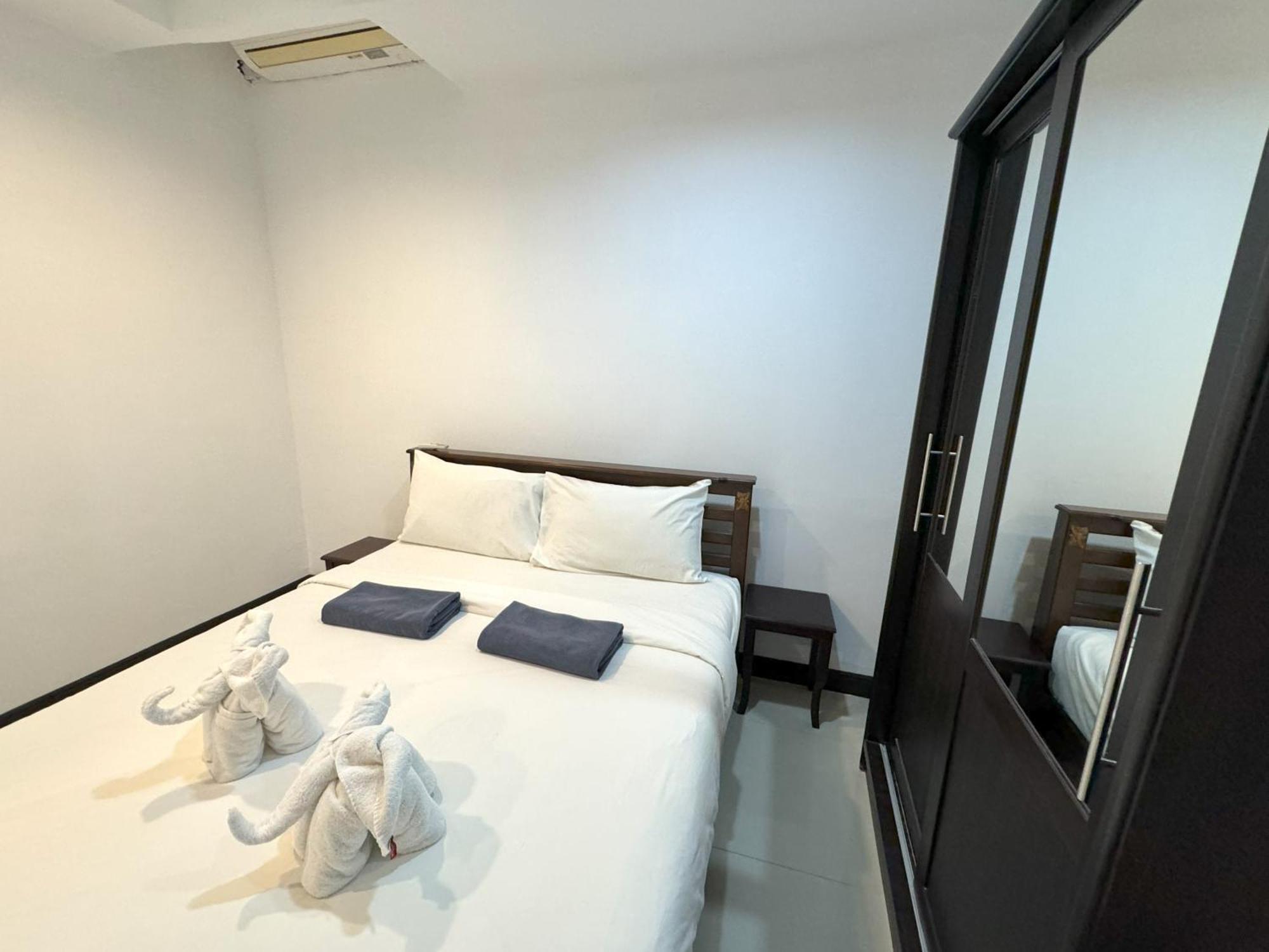 Patong Tower Apartment By Lofty Esterno foto